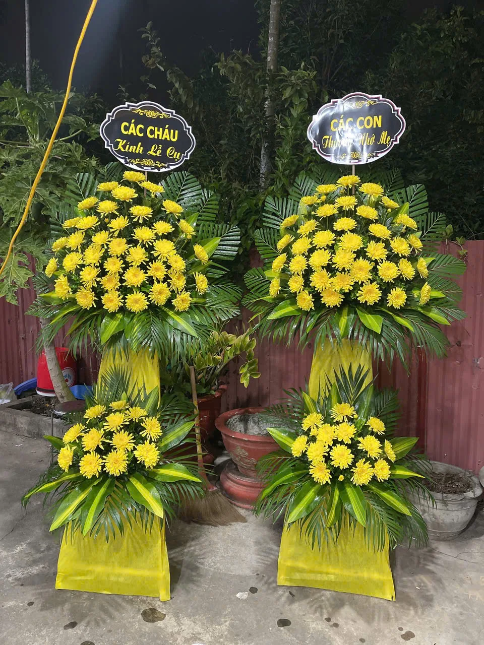 Trang trí hoa tại nhà tang lễ