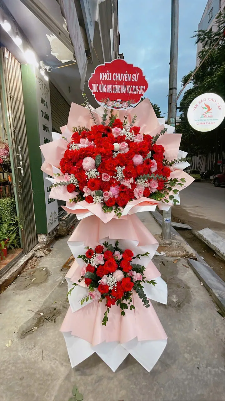 Lẵng hoa chúc mừng khai giảng tông đỏ hồng
