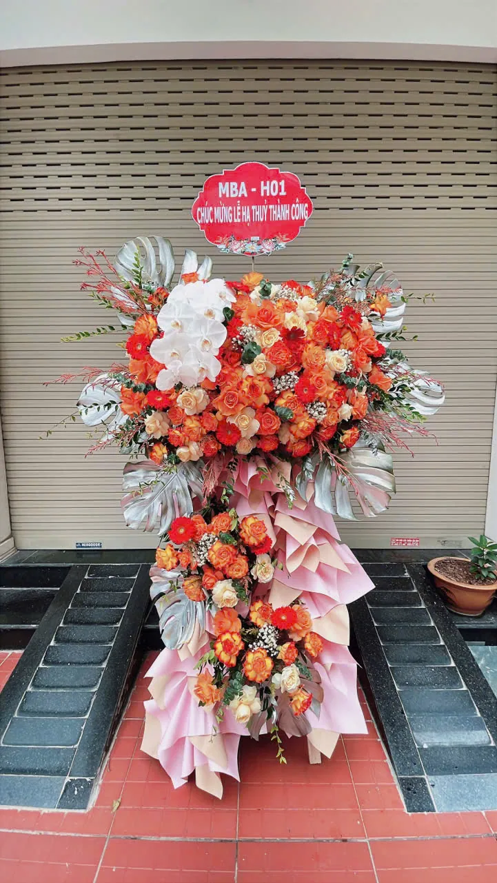 Lẵng hoa khai trương tông cam trắng, hoa lan